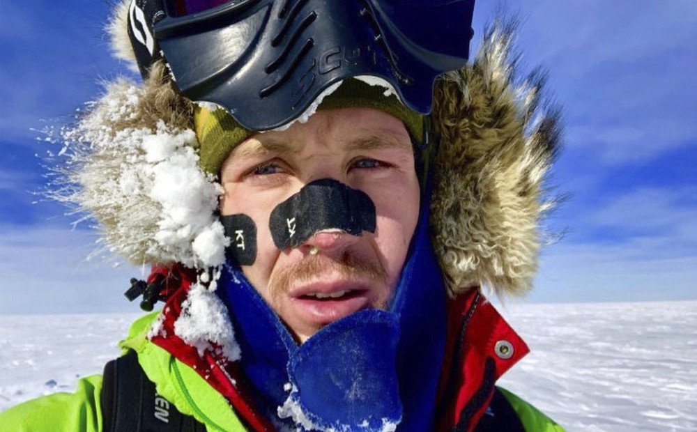 FOTO: pirmais cilvēks, kurš vienatnē bez palīdzības šķērsojis Antarktīdu