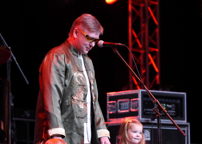 Stībelis, Gobziņš un citi: kuri mūziķi šogad tautu priecēs Jaungada sagaidīšanā krastmalā Rīgā?