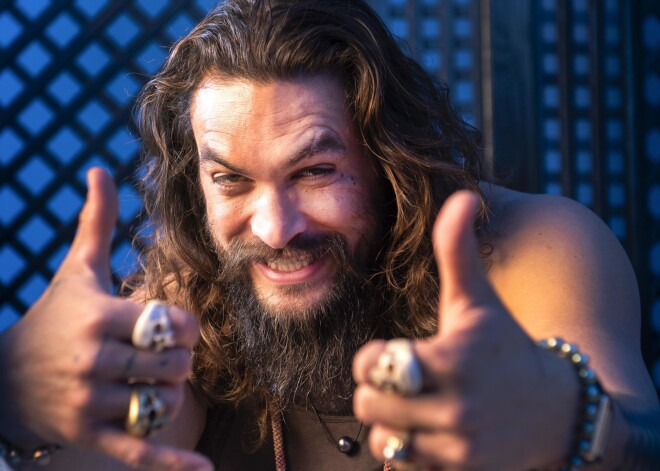 Ja pāris vēlas nofotografēties ar Džeisonu Momoa, puisim jābūt gatavam uz visu. Brīdinām! Ļoti smieklīgi