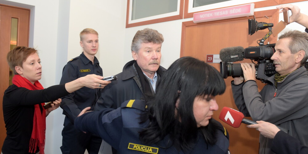 Tiesa patur apcietinājumā arī bijušo "Rīgas satiksmes" vadītāju Bemhenu