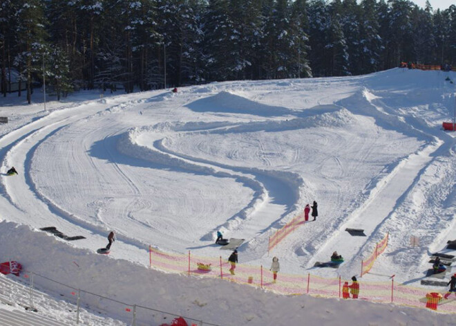 Mežaparkā darbu atsācis Rīgas sniega parks