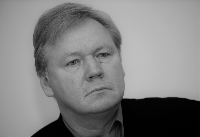 Pianists Gints Bērziņš piedalās preses konferencē, kurā informē par Siguldas Opermūzikas svētkiem.