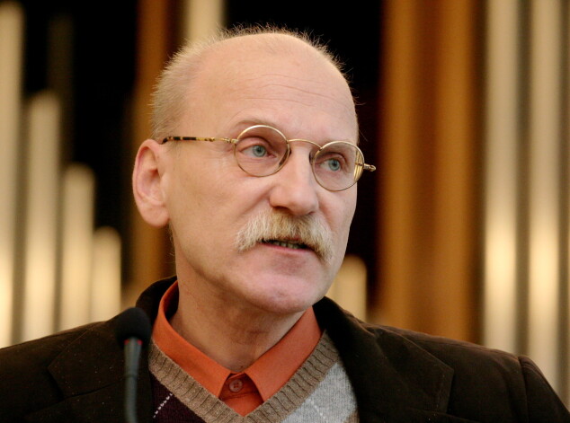 Komponists Ungars Savickis piedalās Latvijas Komponistu savienības plēnumā Jāzepa Vītola Latvijas Mūzikas akadēmijā.