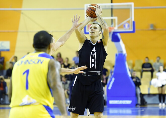 "Ventspils" Latvijas grandu duelī spraigā cīņā uzvar "VEF Rīga" basketbolistus