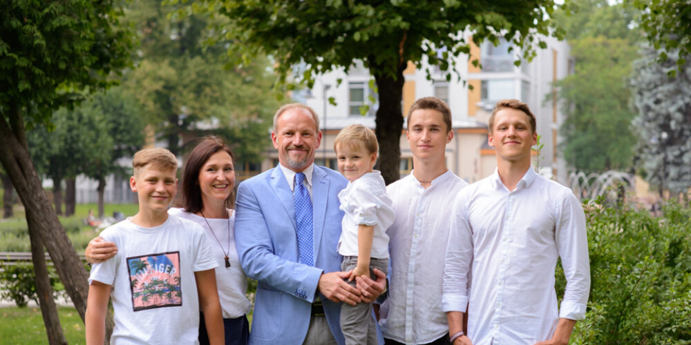 4 dēlu tēvs, ķirurgs Artis Gulbis: "Tēviem disciplīnu mājās panākt ir vieglāk"