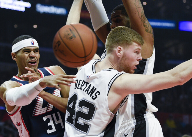 Dāvja Bertāna pārstāvētā "Spurs" pārspēj "Clippers"