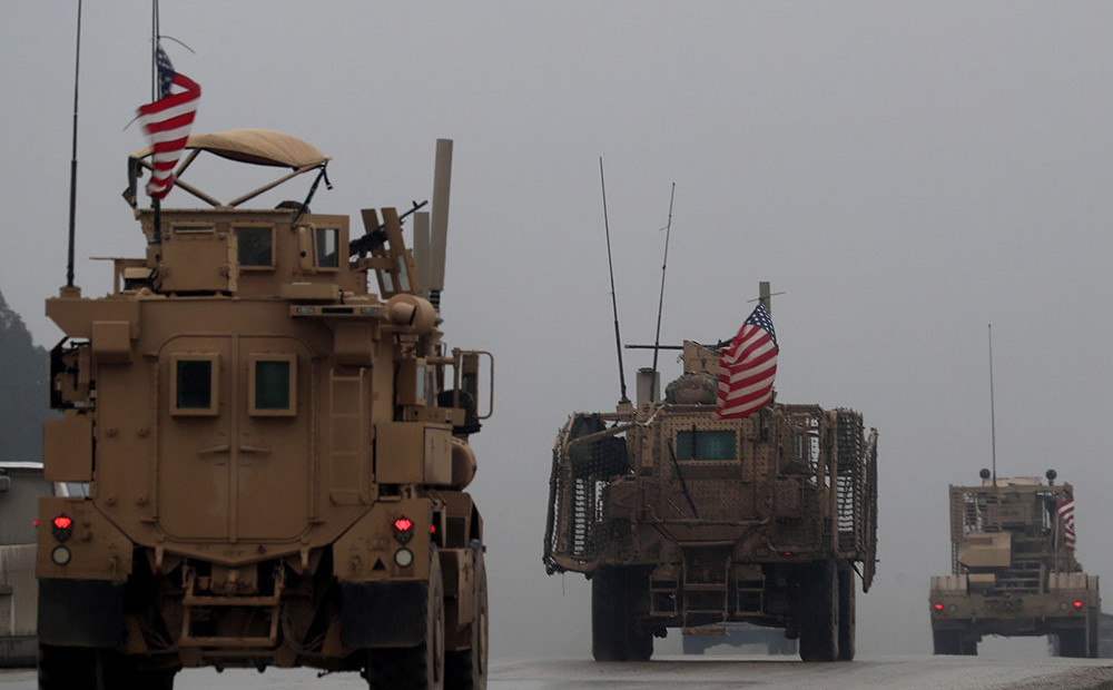Tramps piekritis palēnināt amerikāņu spēku izvešanu no Sīrijas