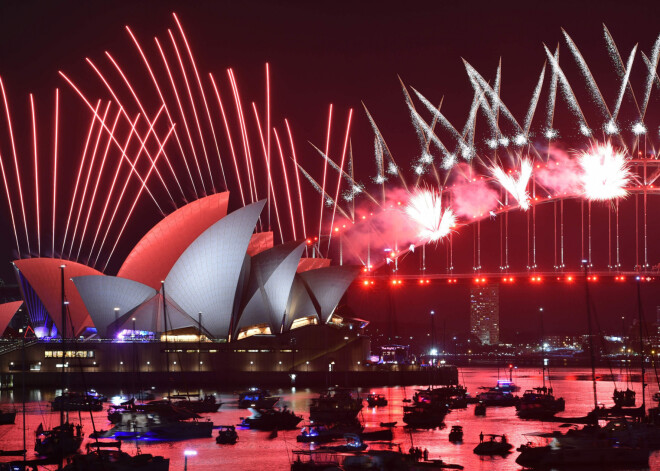 Austrālija kā pirmā pasaulē krāšņi sagaida 2019.gadu