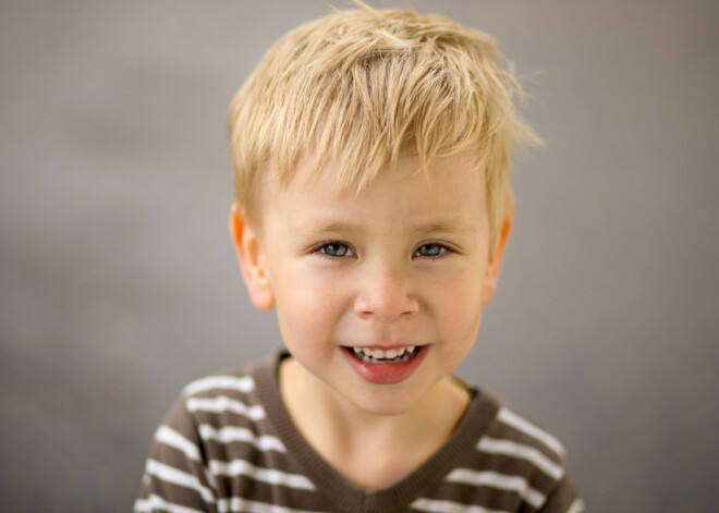 Bērns, kurš nočiepj cepumiņu, uzreiz ir zaglis? Un naudu? Psihiatra padoms vecākiem