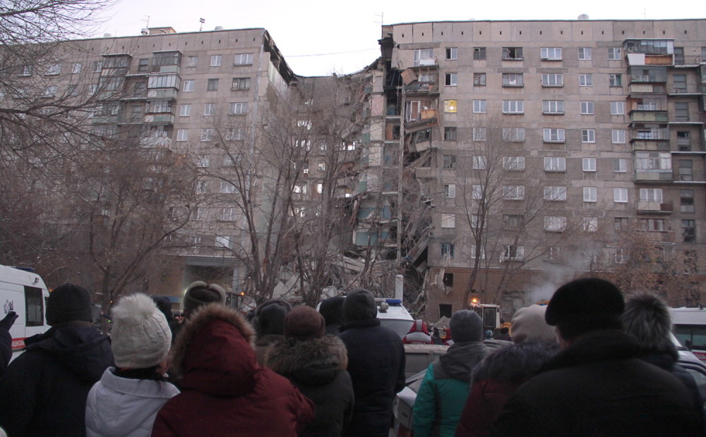 Krievijā sagruvušās daudzdzīvokļu mājas drupās atrastas jau deviņu cilvēku mirstīgās atliekas