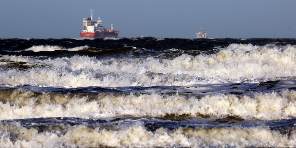 Baltijas jūrā izsludināta sarkanā - augstākās pakāpes trauksme