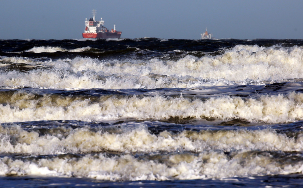 Baltijas jūrā izsludināta sarkanā - augstākās pakāpes trauksme