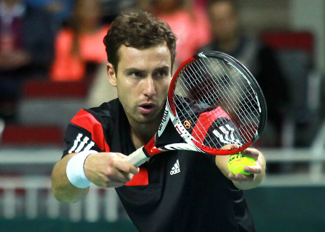 Gulbis ar nepiekāpīgu spēli iekļūst Punes "ATP World Tour 250" turnīra 1/4 finālā