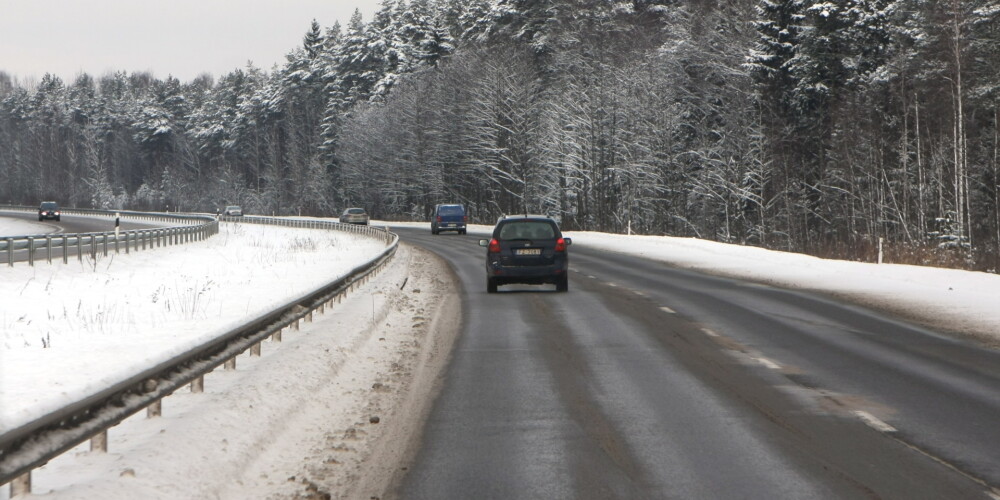 Latvijas autoceļu ziemas uzturēšanas darbus šodien veic 100 tehnikas vienības