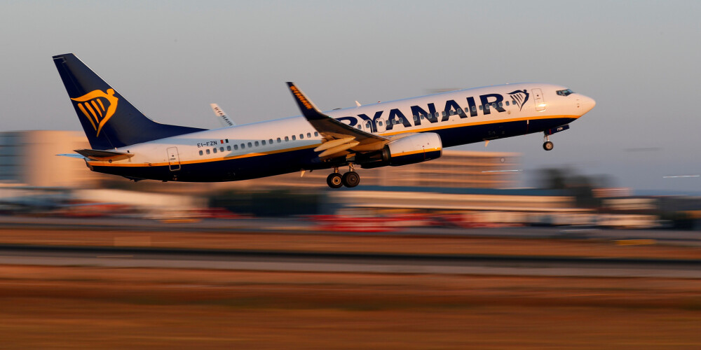 "Ryanair" lidojums no Londonas uz Grieķiju pārvēršas murgā 200 pasažieriem; 770 km liek mērot autobusā