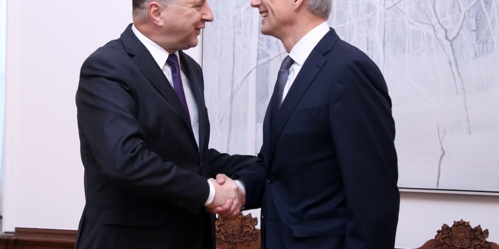 Президент Латвии доверил третью попытку сформировать правительство Кариньшу