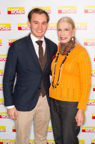 Lēdija Kolina Kempbela ar dēlu Dimu.