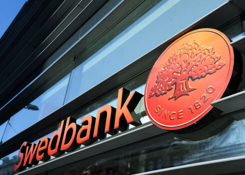 "Swedbank" logo.