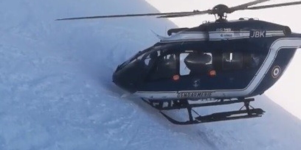 Precīzi un meistarīgi - lūk, tik iespaidīgas ir glābšanas operācijas ar helikopteru Francijas Alpos
