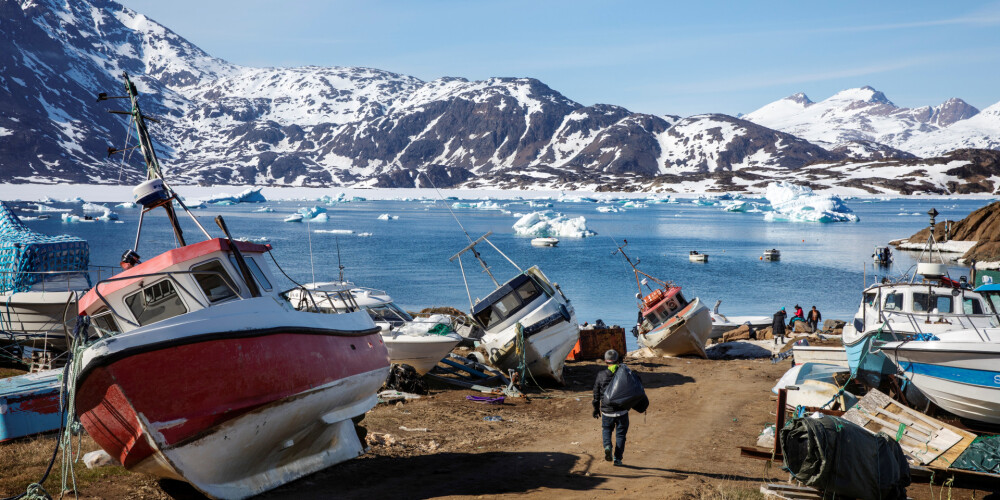 "Nav sniega, pārāk karsts un ūdens nav ledains" - Grenlandes iedzīvotāji izmisīgā cīņā ar globālo sasilšanu