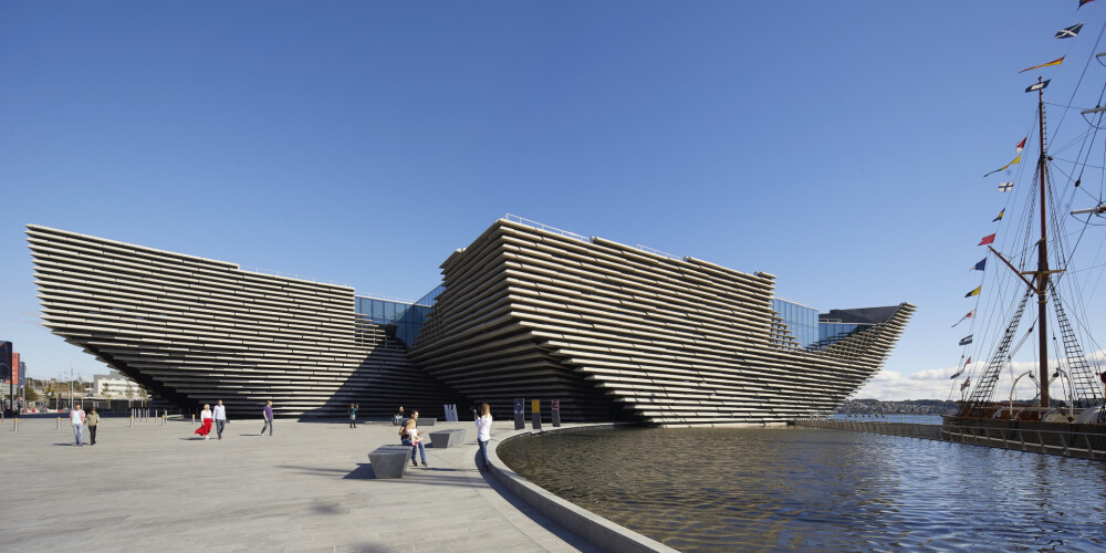 Skotijā atvērts pirmais dizaina muzejs, kura veidols atgādina klinšainu piekrasti