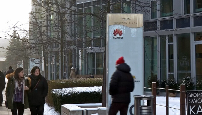 Polijas televīzija vēsta, ka aizdomās turamais ķīnietis ir Ķīnas telekomunikāciju sistēmu un aprīkojuma ražotāja "Huawei" direktors Polijā.