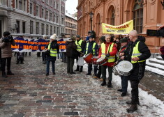 Doma laukumā morisinās Latvijas Krievu savienības organizēts protesta pasākums, lai prasītu Latvijā nodrošināt sociālo un nacionālo taisnīgumu.