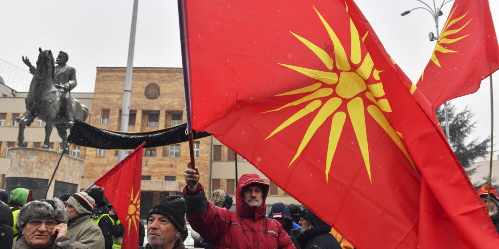 Grieķijas aizsardzības ministrs paziņo par atkāpšanos saistībā ar Maķedonijas jautājumu