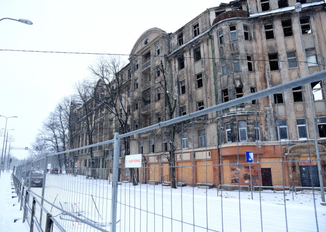 Kalnciemas ielas graustam blakus esošo ēku vēlas iekļaut kultūras pieminekļu sarakstā