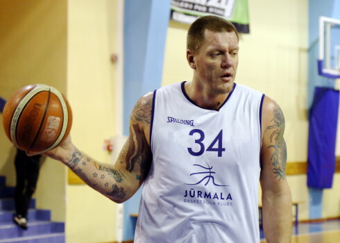 BK "Jūrmala Betsafe" basketbolists Kaspars Kambala treniņa laikā Biznesa augstskolas "Turība" basketbola zālē.