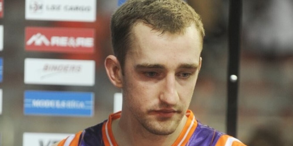 Kuksiks karjeras lielāko daļu pavadījis ārzemju klubos.