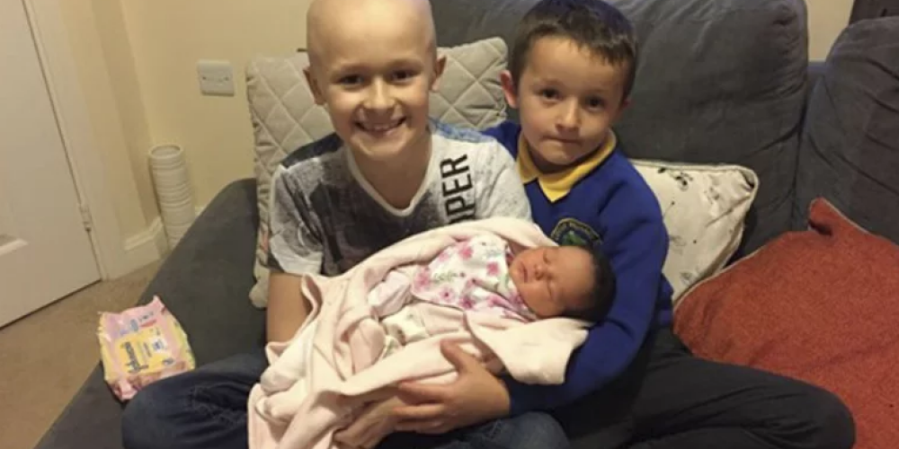 «Ему удалось продержаться»: 9-летний мальчик смог не умереть от рака, чтобы встретиться со своей новорожденной сестрой