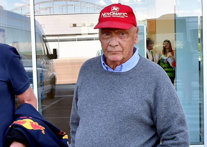 Nikijs Lauda iznācis no slimnīcas