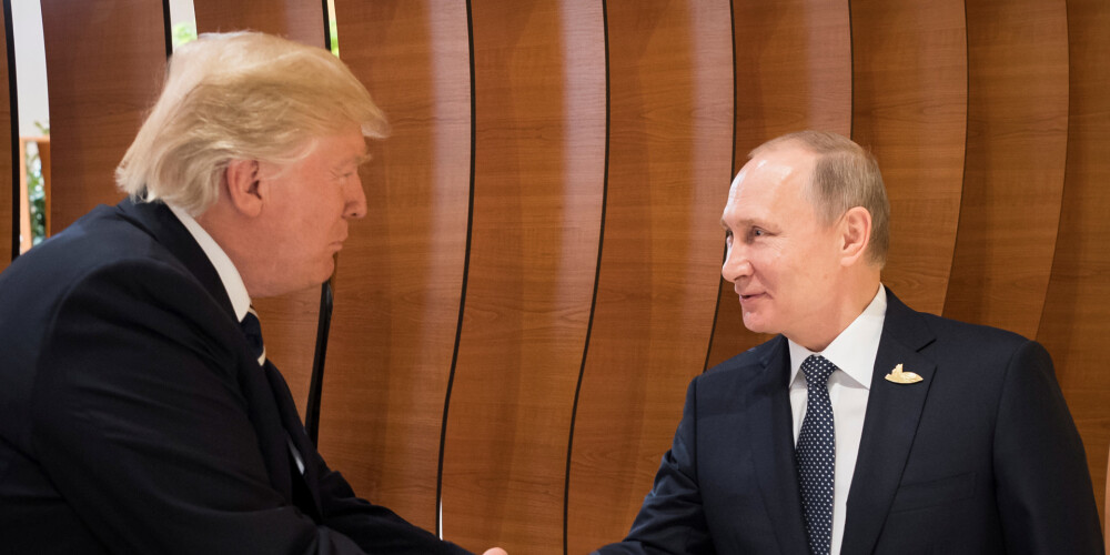 ASV Senāta demokrāti vēlas iztaujāt Trampa un Putina Helsinku sarunu tulkus
