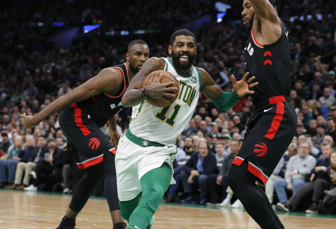 Bostonas "Celtics" spēlētājs Kairijs Ērvings spēlē pret Toronto "Raptors" guva 27 punktus un veica 18 rezultatīvas piespēles, kas ir viņa karjeras rekords.