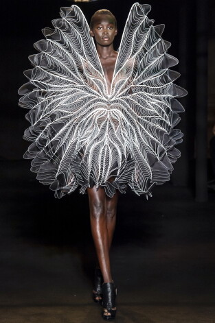 "Iris van Herpen" rudens/ziema 2018/2019