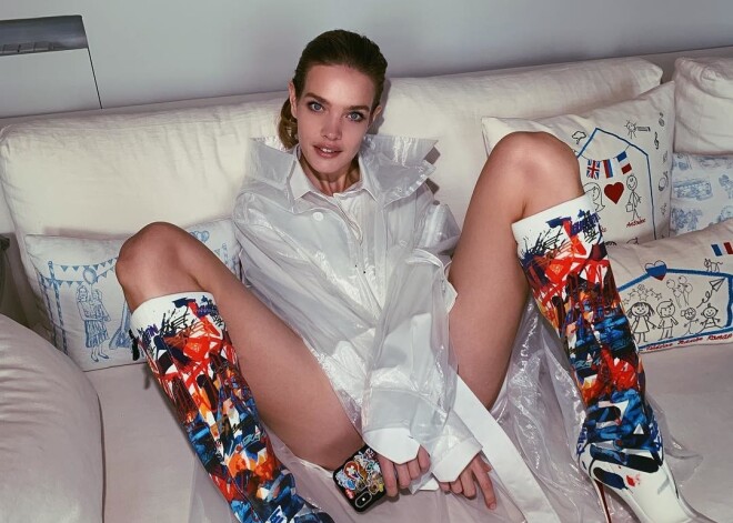 Наталью Водянову сравнили с порнозвездой из-за фото с раздвинутыми ногами