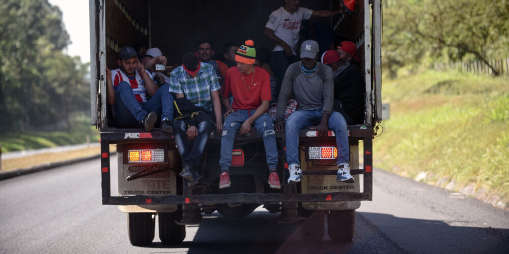FOTO: labākas dzīves meklējumos Meksikā iebraukušas jaunas migrantu karavānas