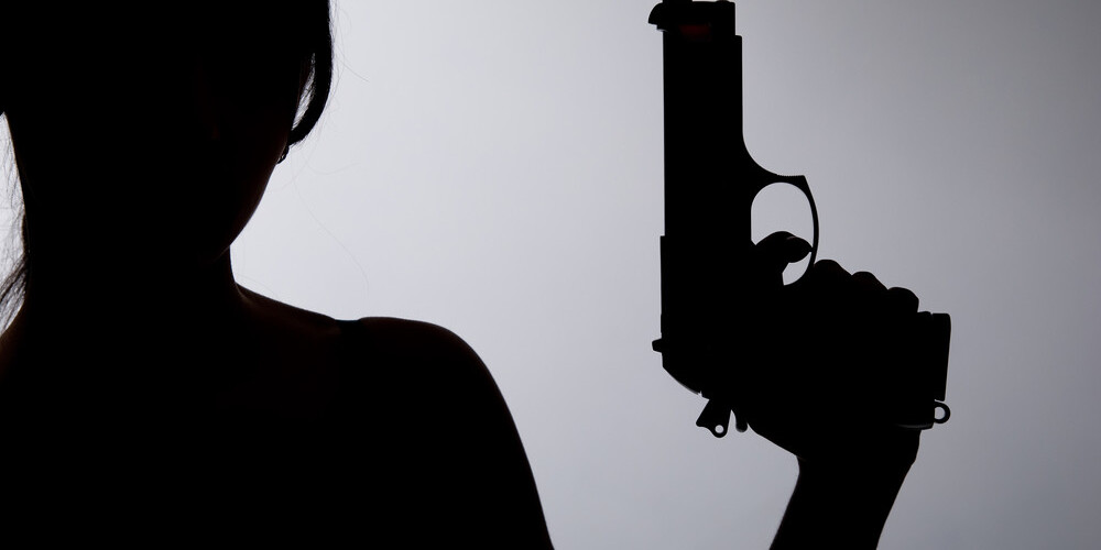 Рижанка выпустила три пули в однокурсницу, в которую была влюблена: подробности убийства