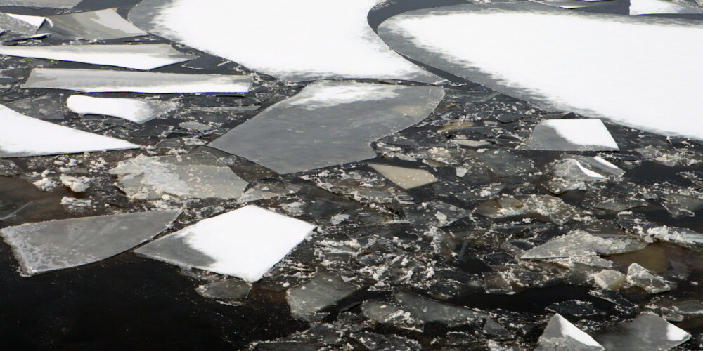 Pareizticīgajiem izpaliek gremdēšanās Daugavas ūdenī - sākusies ledus iešana