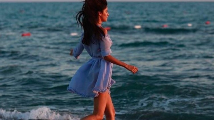 Равшана куркова на пляже Равшана куркова на пляже