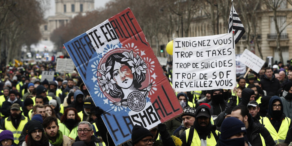 В Париже прошла десятая акция протеста "желтых жилетов"