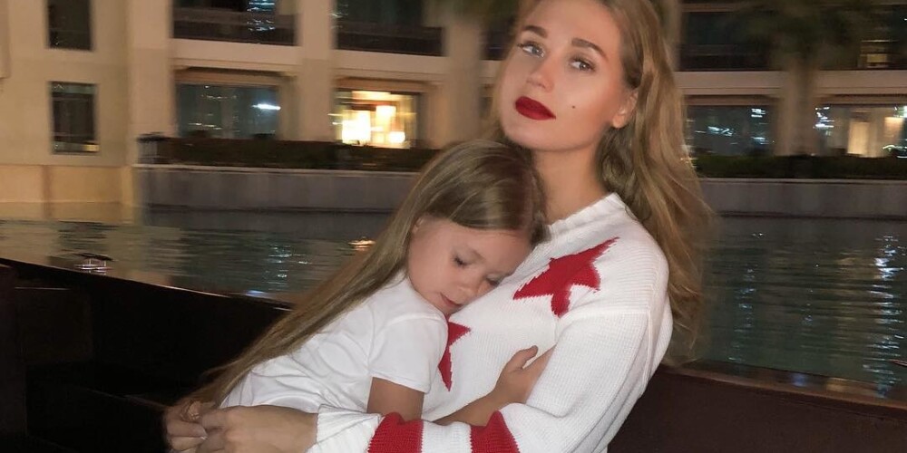 Кристина Асмус возмутила пользователей сети, похваставшись "взрослым" танцем 5-летней дочери в Дубае