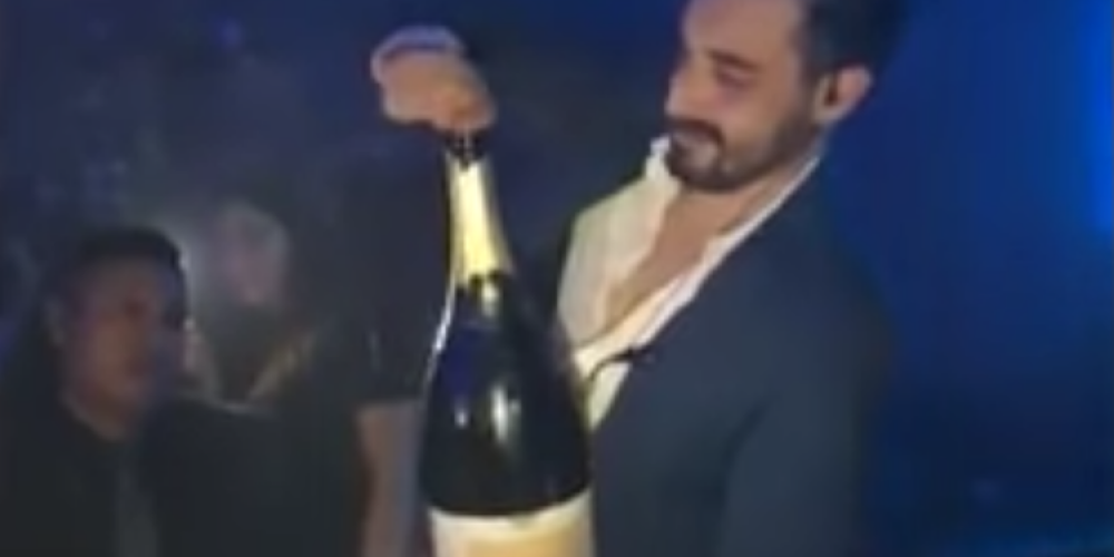 VIDEO: Izrādīšanās maksā dārgi - tā nebūtībā aiziet 40 000 eiro vērts šampanietis
