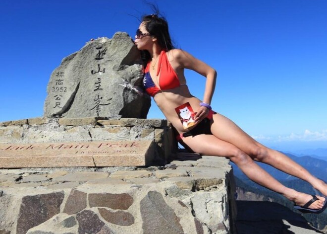 «Скалолазка в бикини» замерзла насмерть в ущелье. Ей не успели помочь