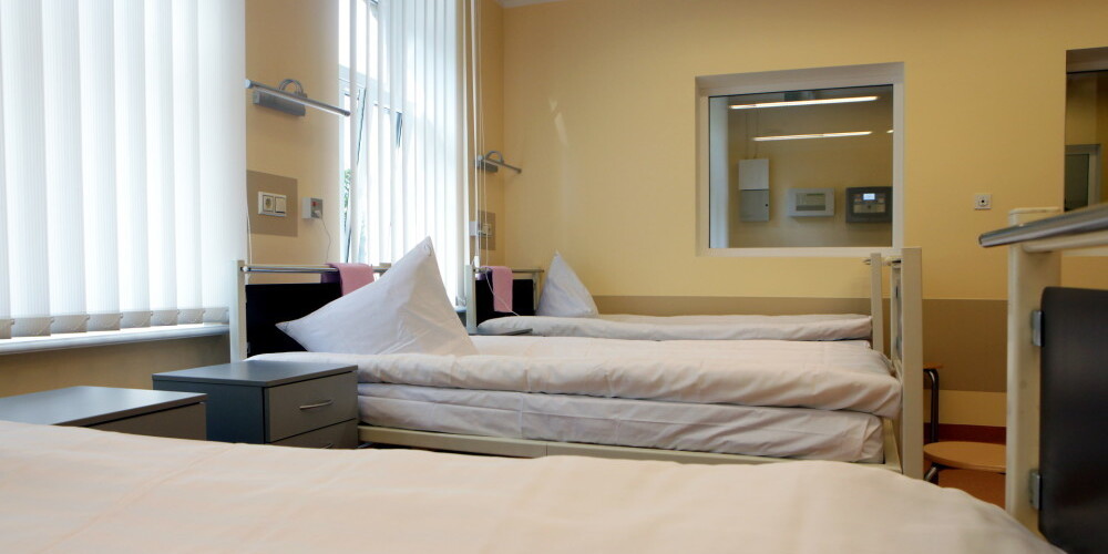 Пациенты больницы Страдиня: медсестры не приносят лекарства, не дезинфицируют места после умерших