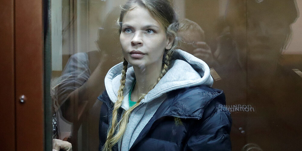 Prieka meitu Nastju Ribku atbrīvo no ieslodzījuma Krievijā ar vienu nosacījumu