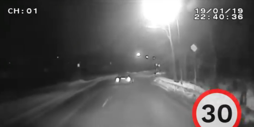 Триллер в Яунциемсе: мертвецки пьяный водитель Audi убегает от полиции, и это еще не все