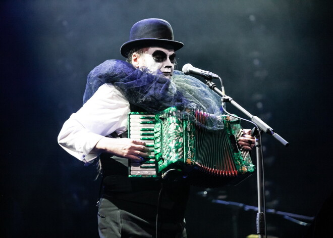 FOTO: skatuves anarhisti "The Tiger Lillies" Rīgu priecē ar koncertu