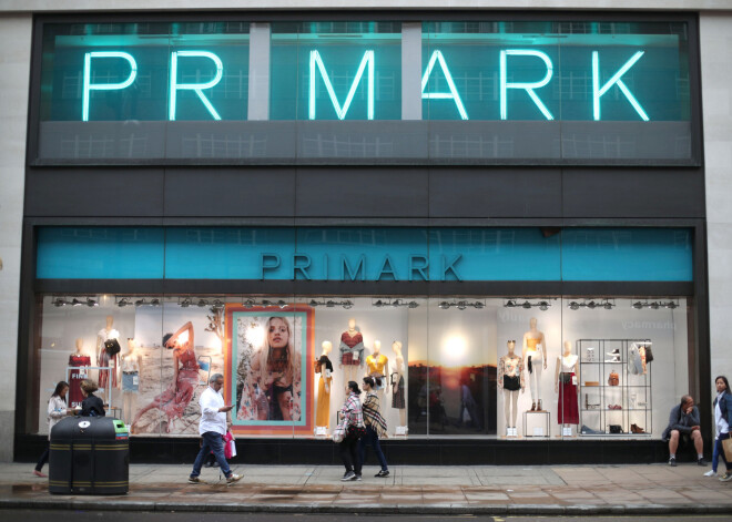 Pircējs britu apģērbu giganta “Primark” zeķēs atrod cilvēka kaulu